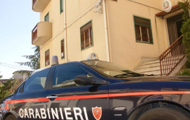 Auto a rischio incendio in distributore: provvidenziale l’intervento dei Carabinieri di Campofranco