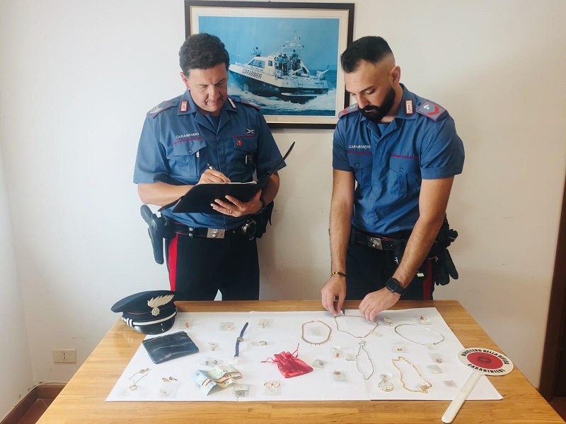 Castelfidardo (AN): oro per 7mila euro nascosto sotto il sedile dell’auto, 40enne fermato e denunciato per ricettazione