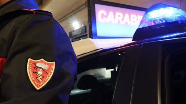 CORAGGIO DEL GIOVANE E TEMPESTIVITÀ DEI CARABINIERI: ARRESTATI A TORINO DUE MINORENNI PER RAPINA AGGRAVATA ED ESTORSIONE