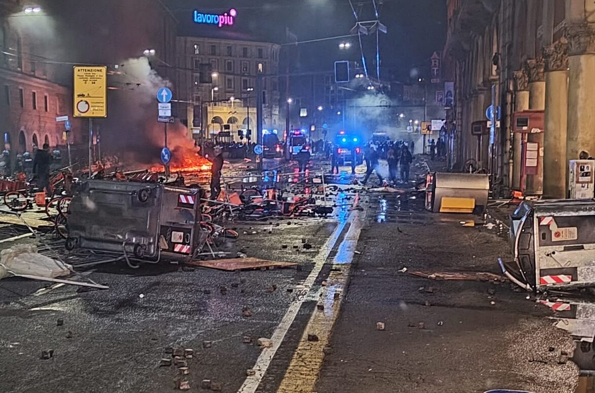 Straordinario coraggio e professionalità dei Carabinieri del 7° Reggimento “Trentino-Alto Adige” durante i disordini di Bologna: l’apprezzamento del SIM Carabinieri e la vicinanza del Comandante Generale
