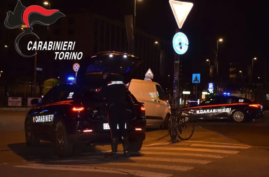 Scippi in monopattino: carabinieri arrestano 3 giovani a Torino