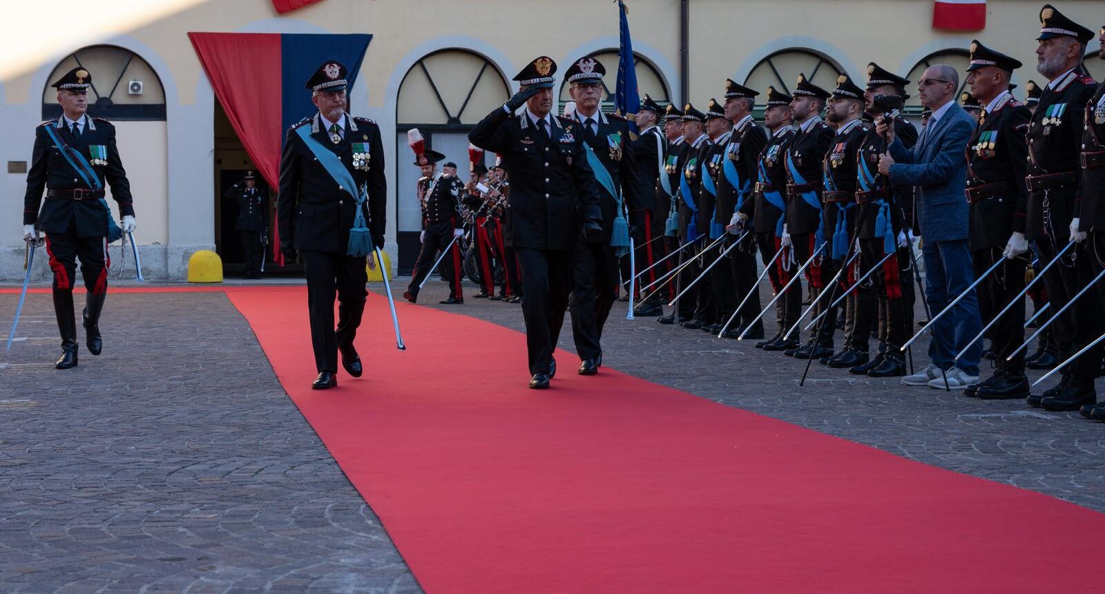 CAMBIO AL VERTICE DELLA LEGIONE CARABINIERI LOMBARDIA: IL SIM CARABINIERI BENVENUTO AL GENERALE ARTURO GUARINO E SALUTA IL GENERALE GIUSEPPE DE RIGGI
