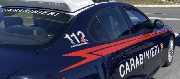 Villaricca, spaccio e corsa folle nella notte: diciottenne in manette, caccia al complice