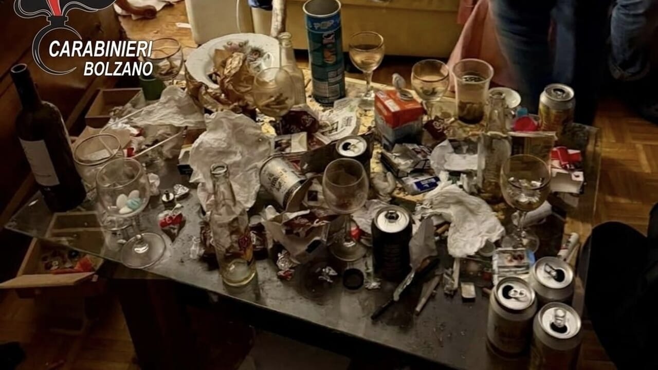 LAIVES (BZ): BLITZ ANTIDROGA DEI CARABINIERI IN UN APPARTAMENTO. DUE DENUNCIATI PER SPACCIO