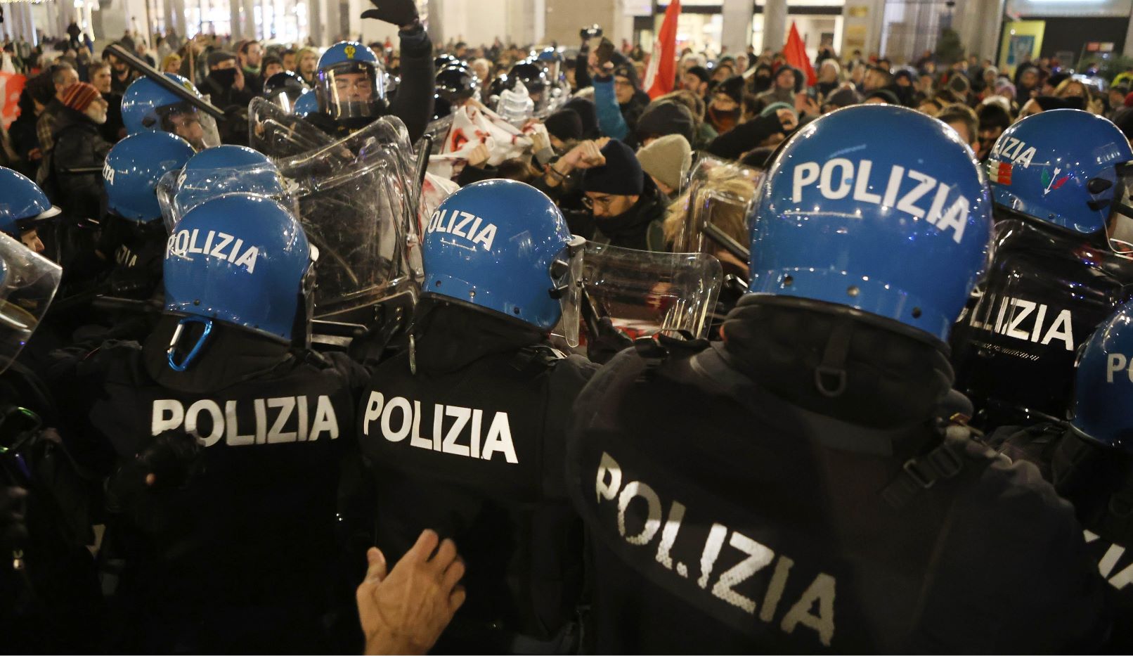 Disordini a Brescia: condanna per le violenze e agli operatori di polizia impiegati da parte del SIM Carabinieri